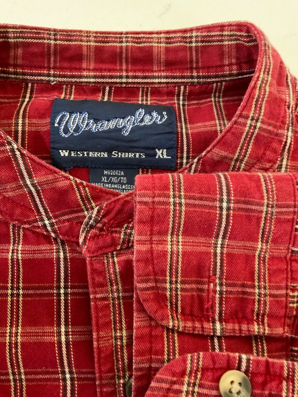 Wrangler Men’s XL Red Plaid Collarless Western Button Shirt - Picture 3 of 6